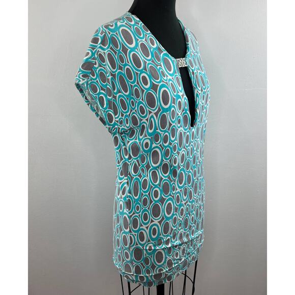 TRINA TURK Turquoise Gray Print Short Sleeve Plunging Neckline Tunic Top Size S - Picture 3 of 8